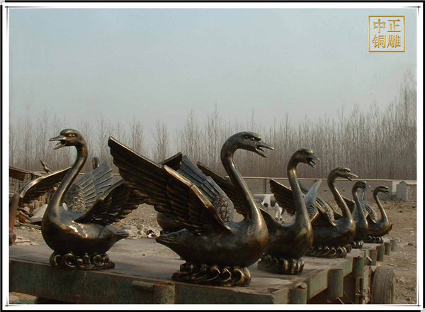 廣場(chǎng)天鵝雕塑.jpg 廣場(chǎng)天鵝雕塑.jpg