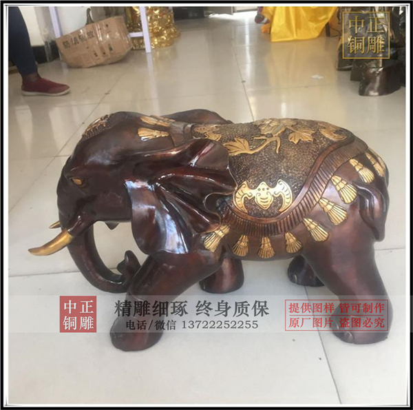 鑄銅大象生產(chǎn)廠.jpg 鑄銅大象生產(chǎn)廠.jpg