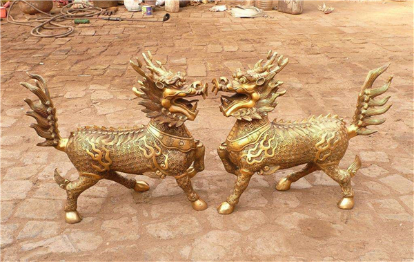 招財(cái)銅麒麟擺件.jpg 招財(cái)銅麒麟擺件.jpg