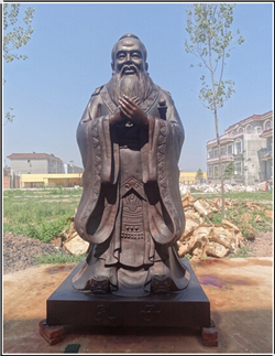 學?？鬃鱼~雕擺放