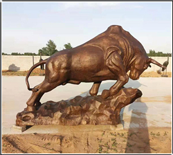 廣場(chǎng)開拓牛雕塑