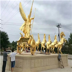 在波羅戰車銅像 在波羅戰車銅像